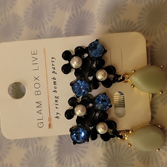 Glam box live earrings - Picture 1 of 2